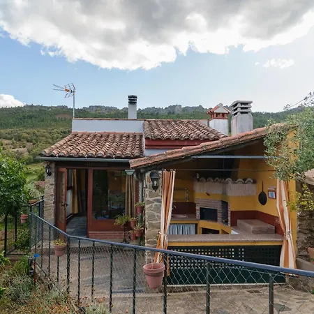 Cozy In 25 M² Lovely Garden Валенсия-де-Алькантар