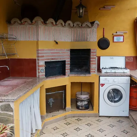 Cozy In 25 M² Lovely Garden Апартаменты Валенсия-де-Алькантар