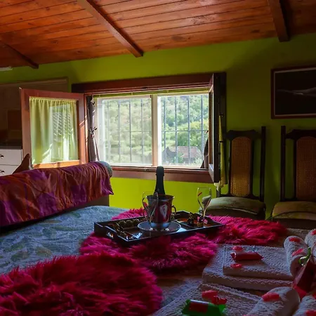 Cozy In 25 M² Lovely Garden Валенсия-де-Алькантар