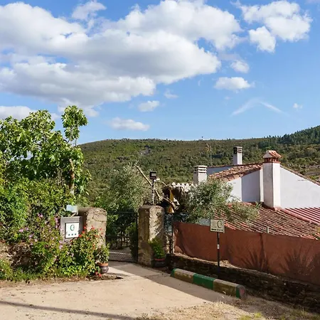 Cozy In 25 M² Lovely Garden * Валенсия-де-Алькантар
