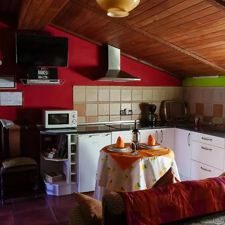 Апартаменты Cozy In 25 M² Lovely Garden Валенсия-де-Алькантар