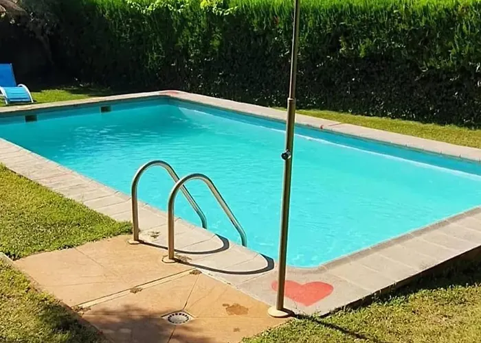 Cozy In 25 M² Lovely Garden Валенсия-де-Алькантар